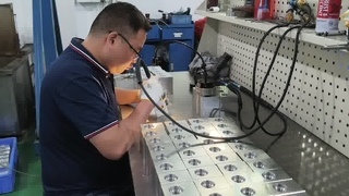 Manual Deburring of Hydraulic Valve Blocks Ensuring Smooth Oil Passages